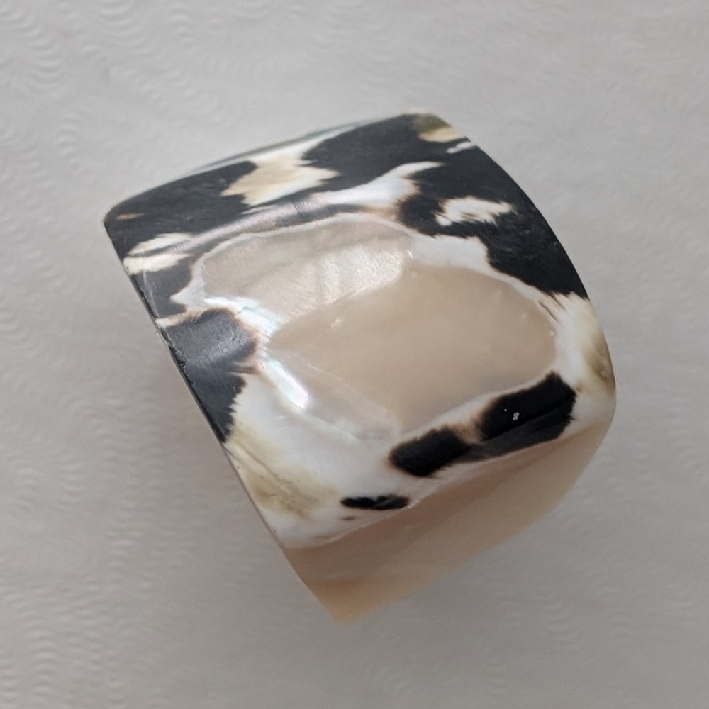Mother Of All pearl/Shellβ Chunky Ring